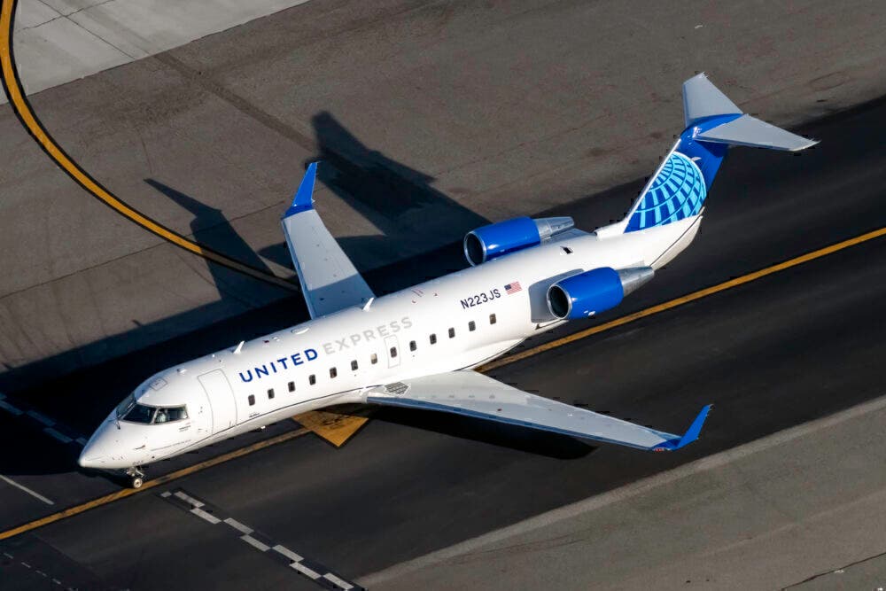 United Express Mitsubishi CRJ 200LR N223JS 3 1000x667 1