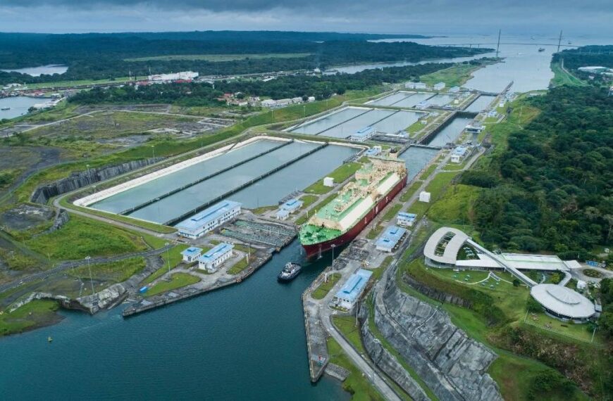 Panama Canal – The banana highway in the sea!