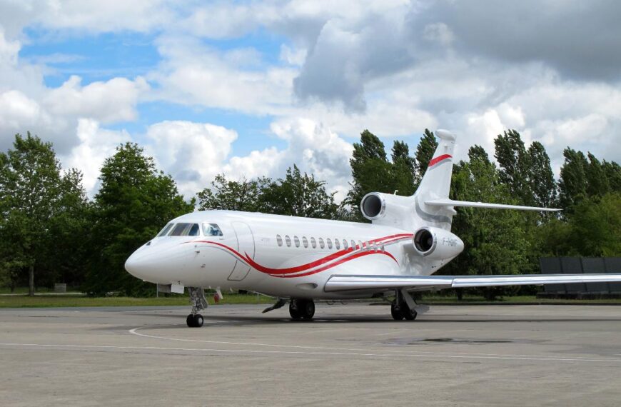 There comes the Dassault Falcon 7x. Whereas, it becomes your perfect business solution. Yes, I'm talking about the business jets. Have you ever seen a business jet with super cool features? And also there might be very few people sitting around.