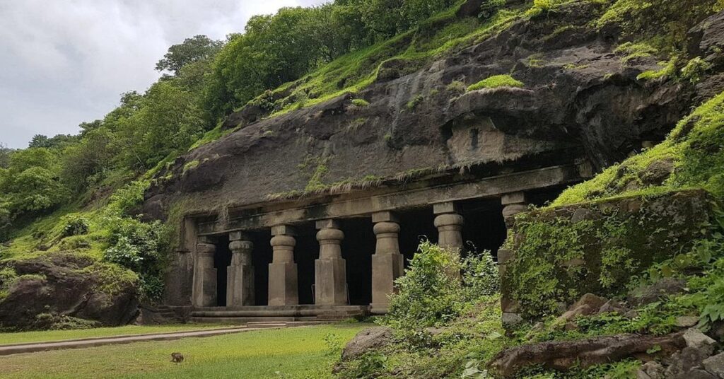 History of Elephanta Caves(1987), a beautiful UNESCO World Heritage Site in India