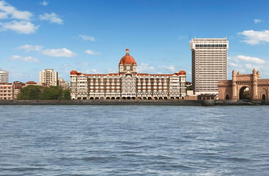 TAJ MAHAL PALACE: the best 5-star Luxury Hotel in Mumbai