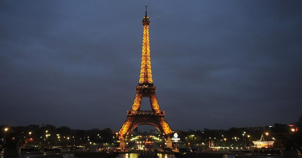 THE EIFFEL TOWER AND ITS 5 FUN FACTS